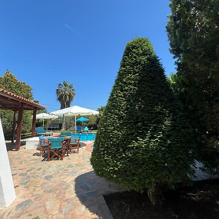 Country House With Pool And Big Garden โอโรโปส ภายนอก รูปภาพ
