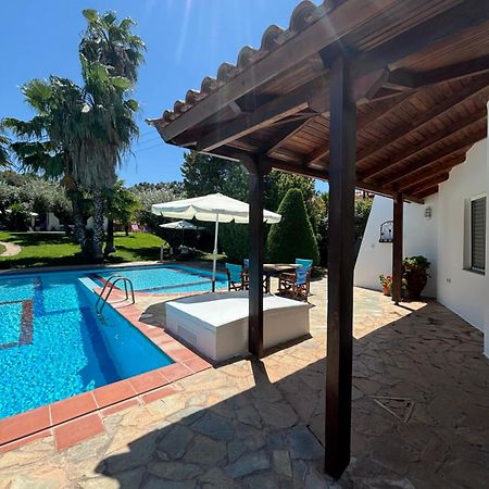 Country House With Pool And Big Garden โอโรโปส ภายนอก รูปภาพ