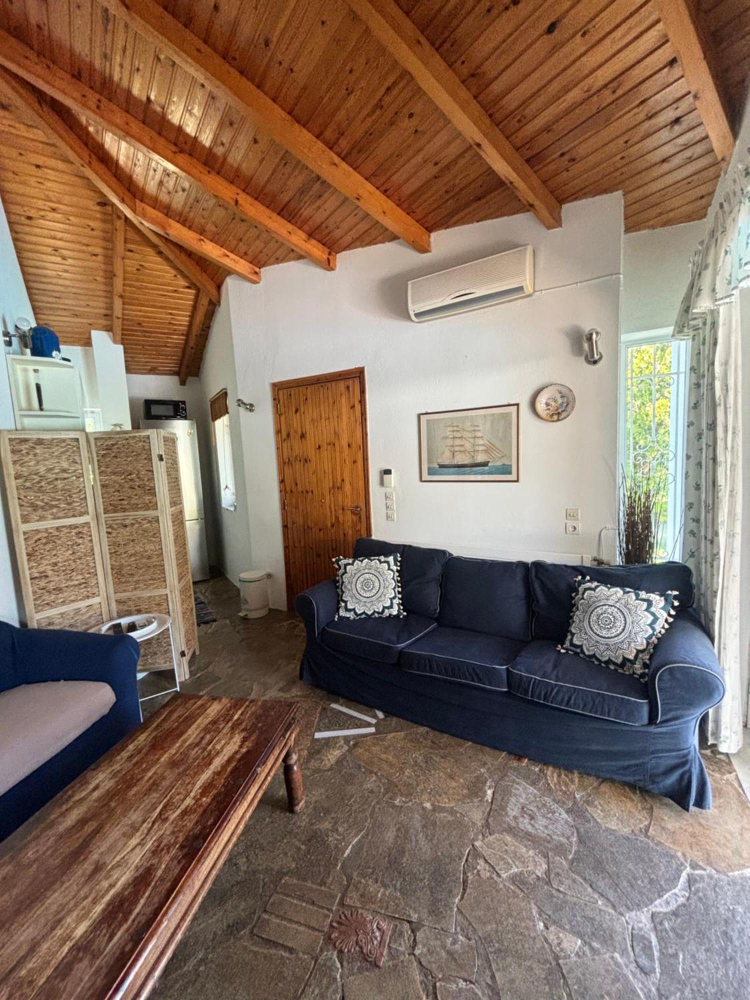 Country House With Pool And Big Garden โอโรโปส ภายนอก รูปภาพ