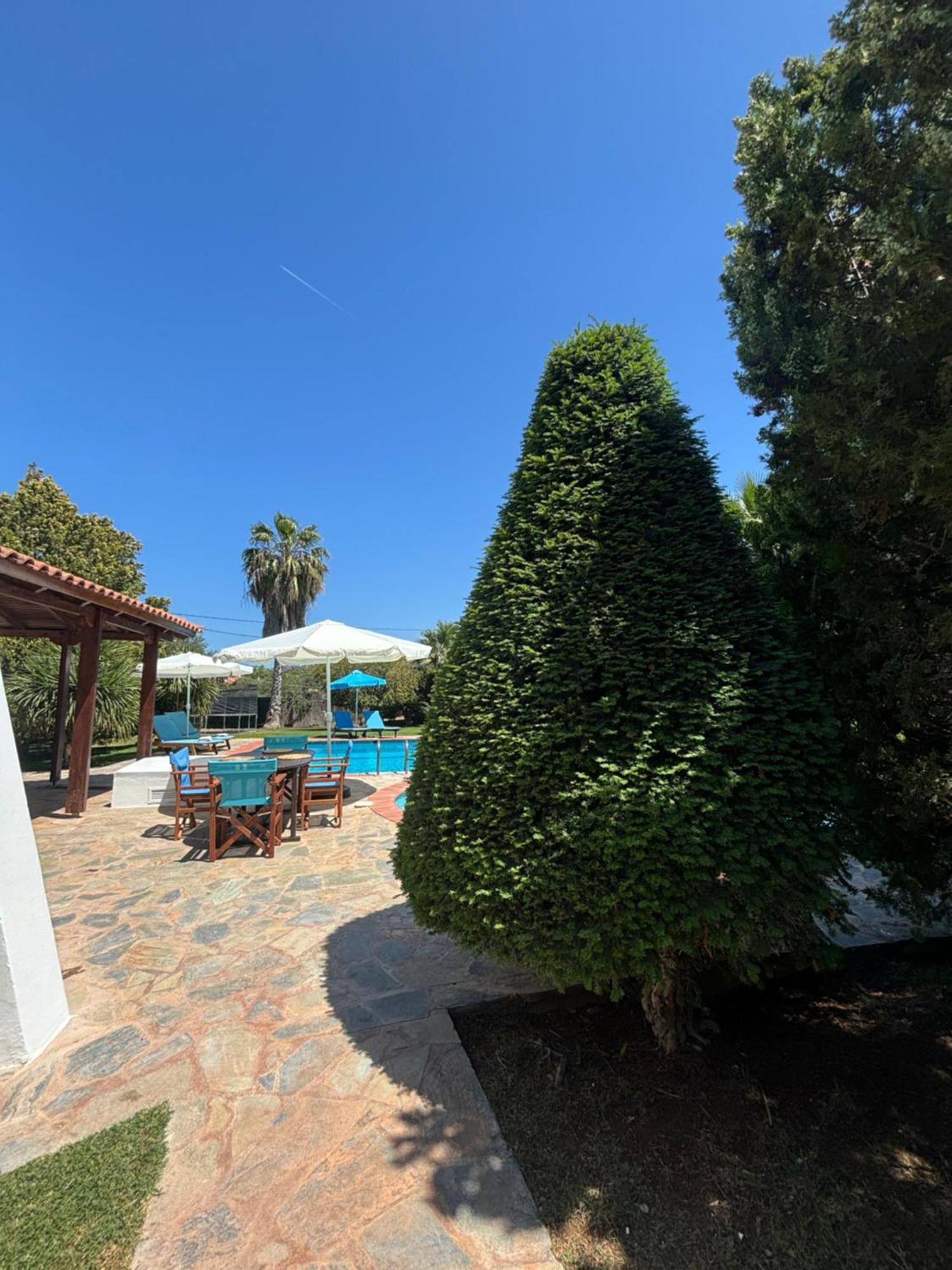 Country House With Pool And Big Garden โอโรโปส ภายนอก รูปภาพ