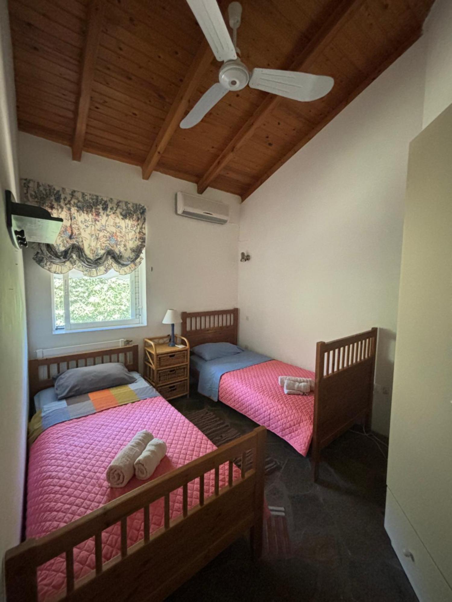 Country House With Pool And Big Garden โอโรโปส ภายนอก รูปภาพ